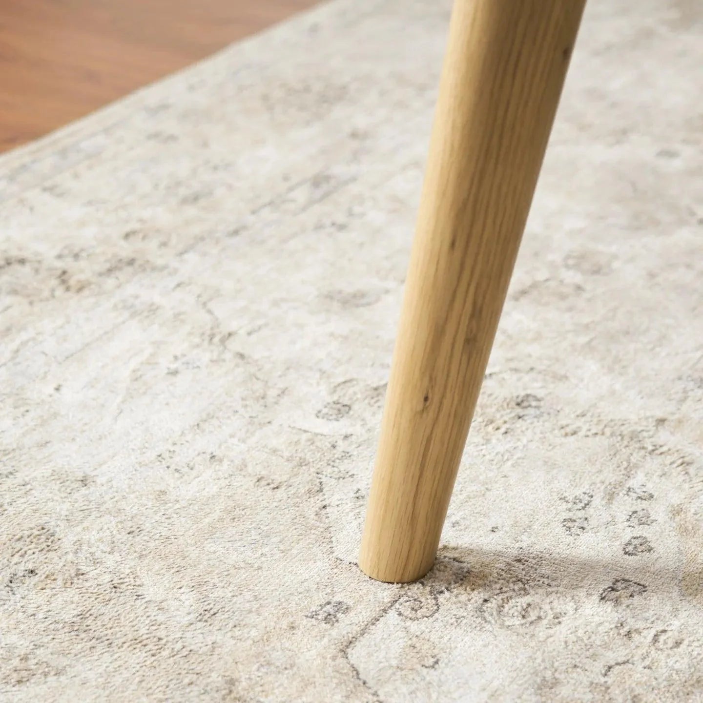 Vincent Solid Oak Dining Table – Modern Curved Edge Design for Contemporary Spaces